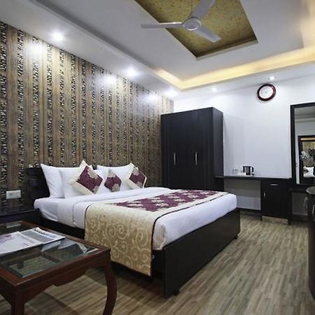 Hotel Universe Inn New Delhi Exteriör bild